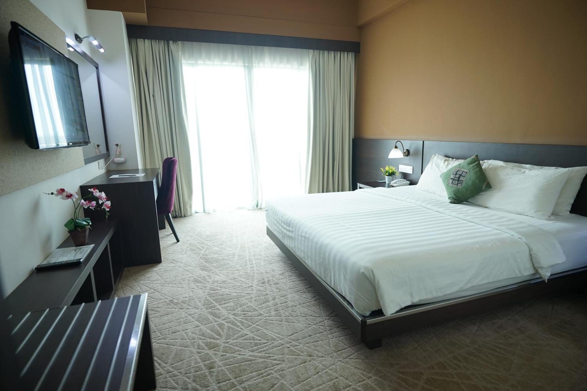 Swan Garden Hotel Malacca Extérieur photo